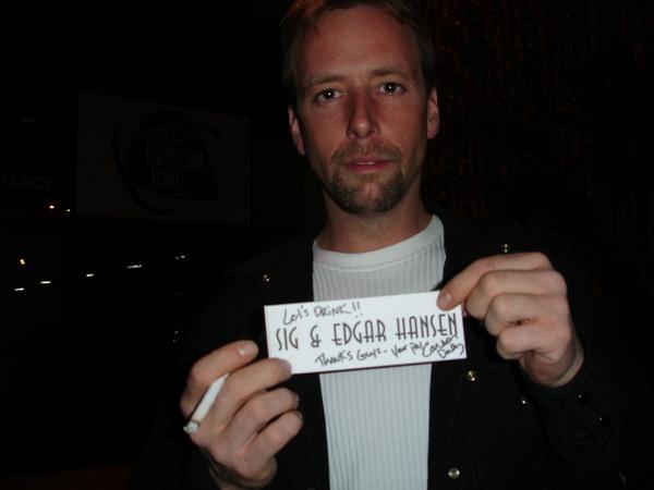 Edgar Hansen showing his note from Carson Daly shortly after he and Sig 